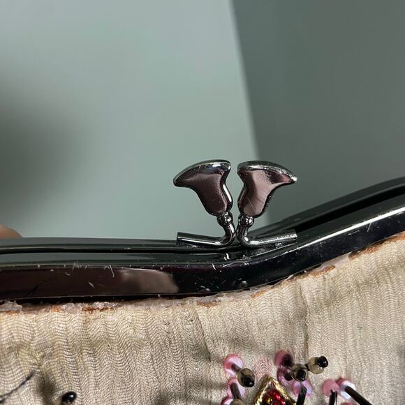 Vintage Mary Frances Beaded Velvet Clutch. - Picture 7 of 9